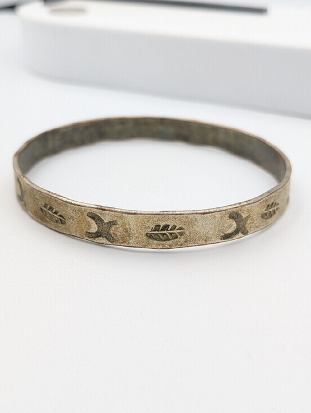 Vintage unknown metal (not magnetic) hand crafted engraved bangle bracelet